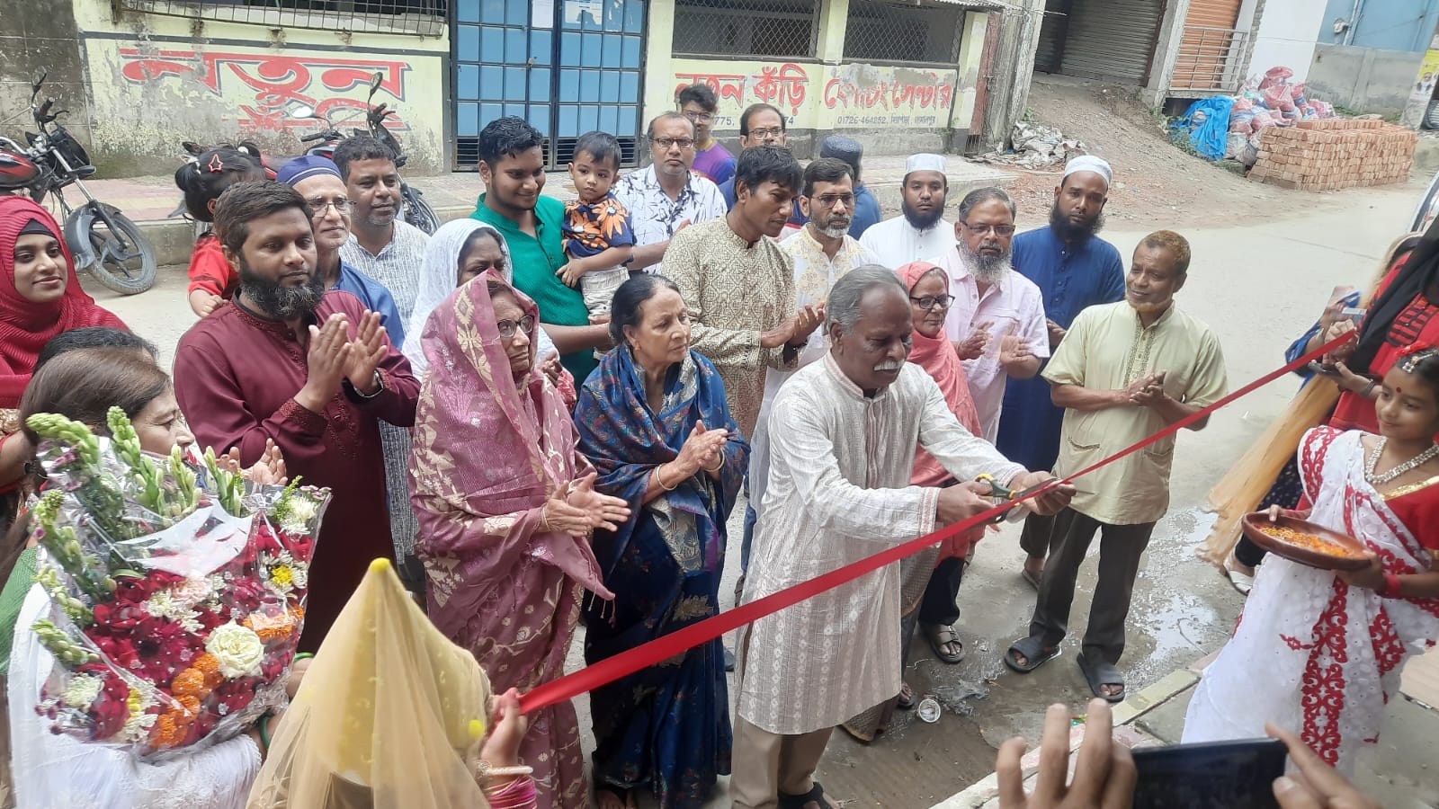 নতুনকুঁড়ি সমবায়ের একটি মুহূর্ত